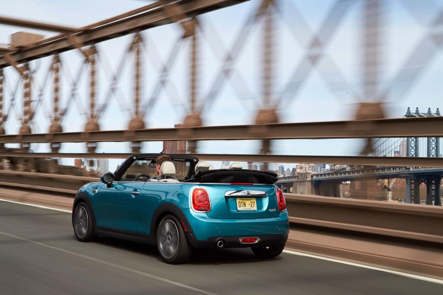  Mini Cooper Cabrio 2016 года  (US) (фото 9 из 26)